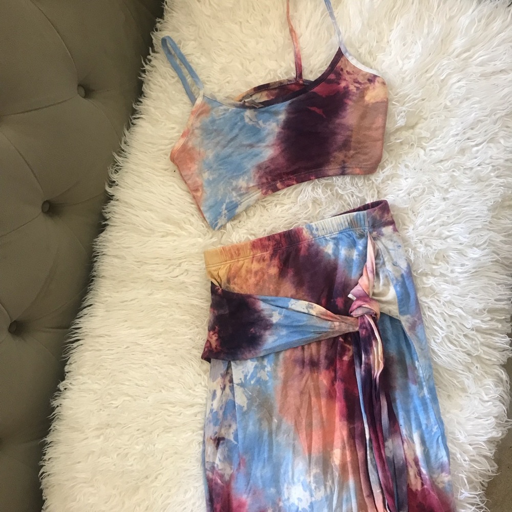 Tie dye two pieces skirt set. - Picture 3 of 4